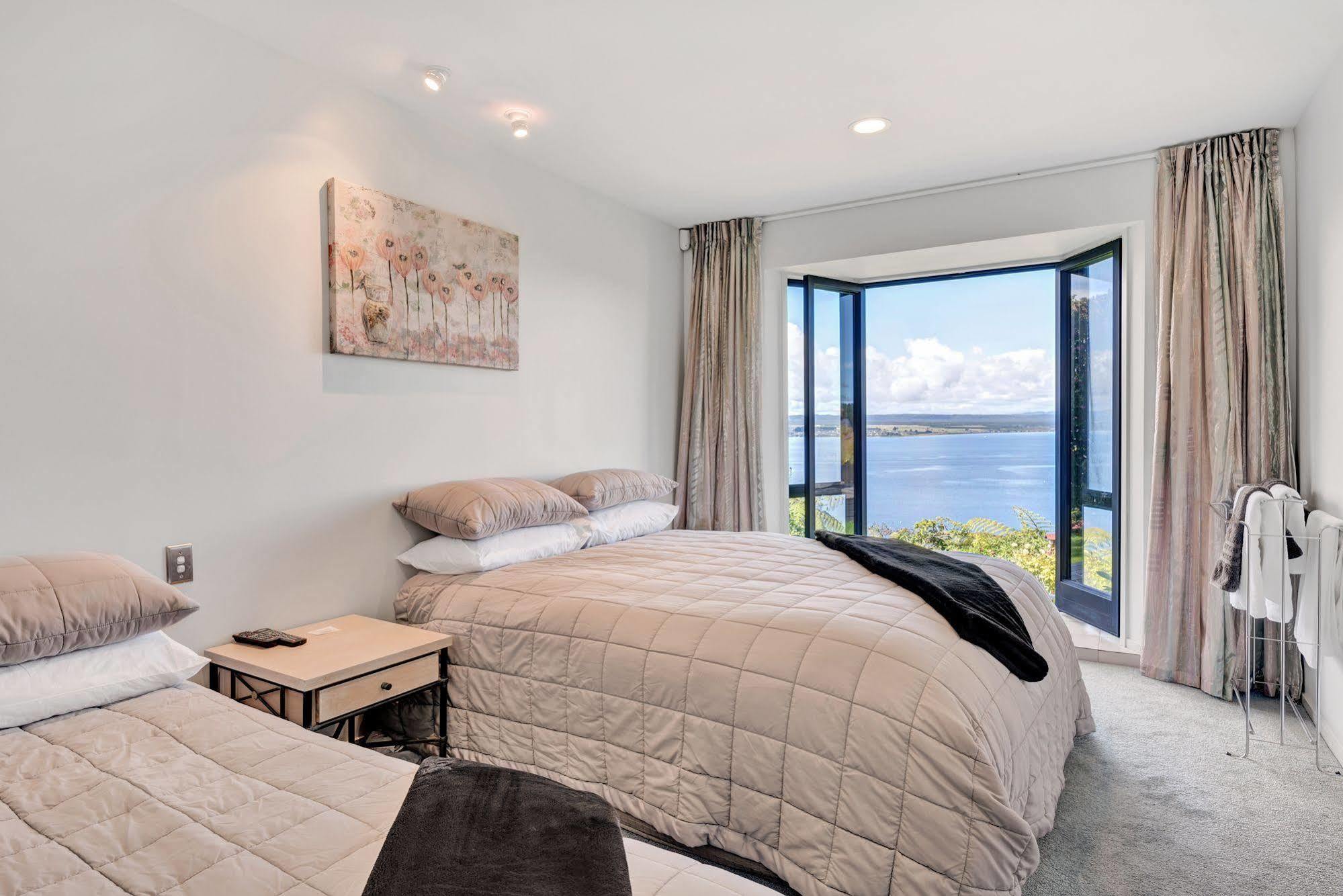 Serenity On Wakeman Taupo Exterior foto